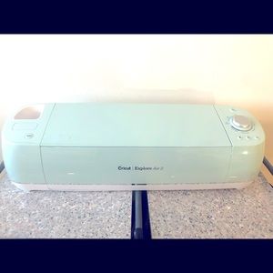 New Cricut Explore Air 2 w/ Accessories!